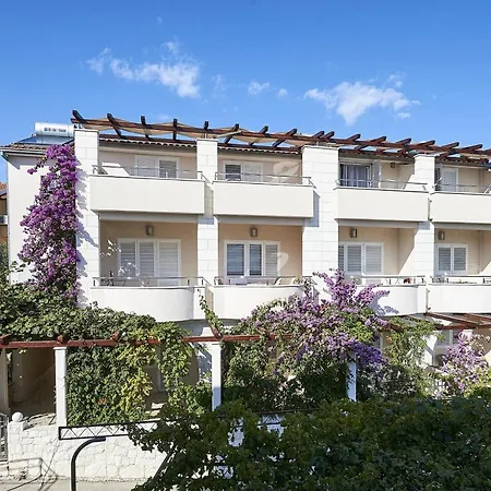 Appartement Mavarstica 17821a *