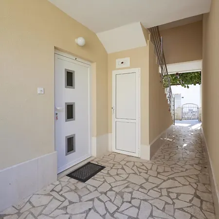 Appartement Mavarstica 17821a *